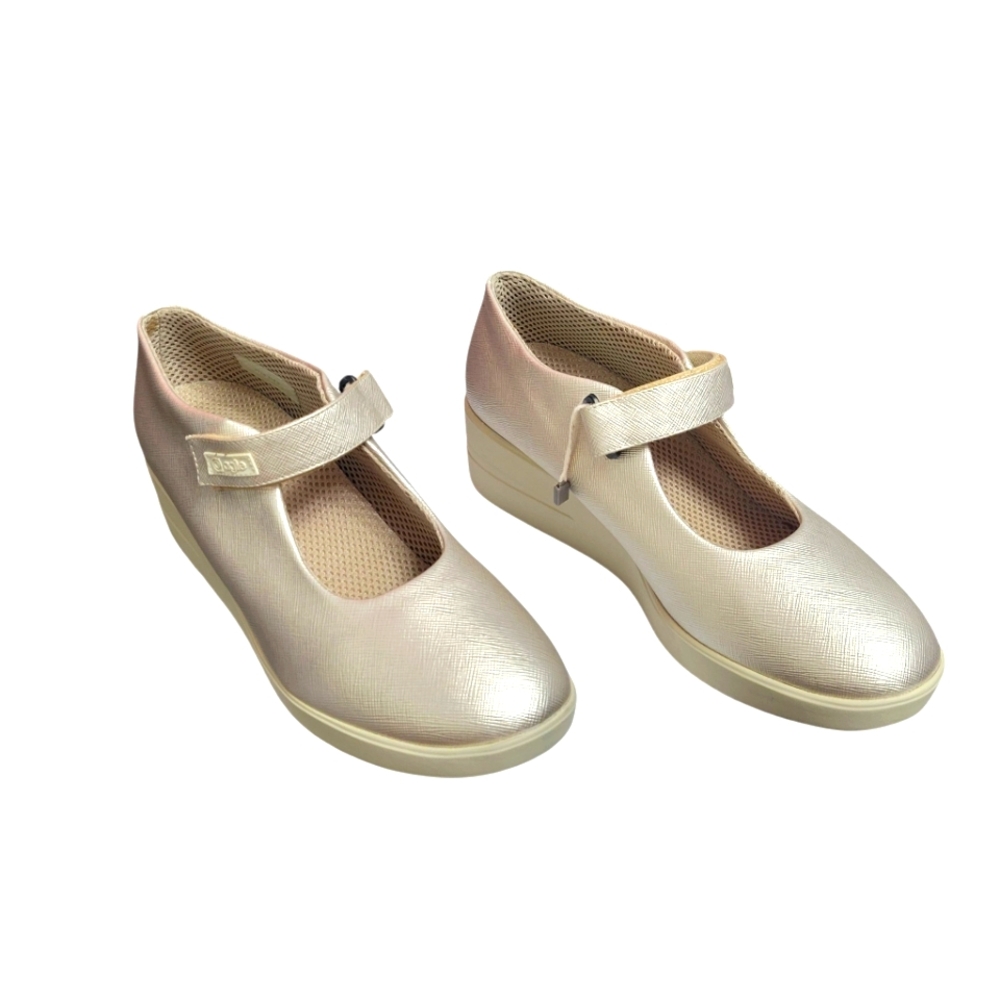 AGILE BY RUCOLINE Pumps in gold size 10 (41 EU)